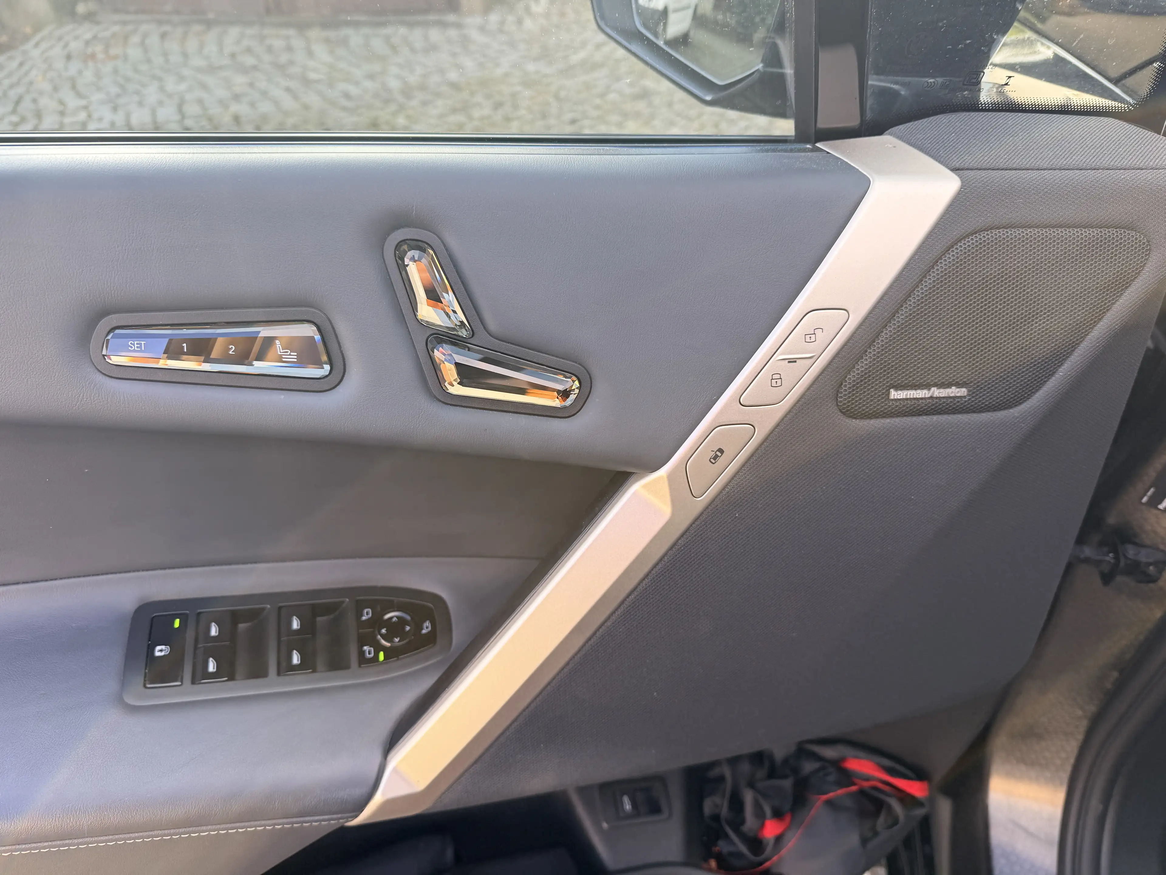 BMW iX 40 Sport — photo 13