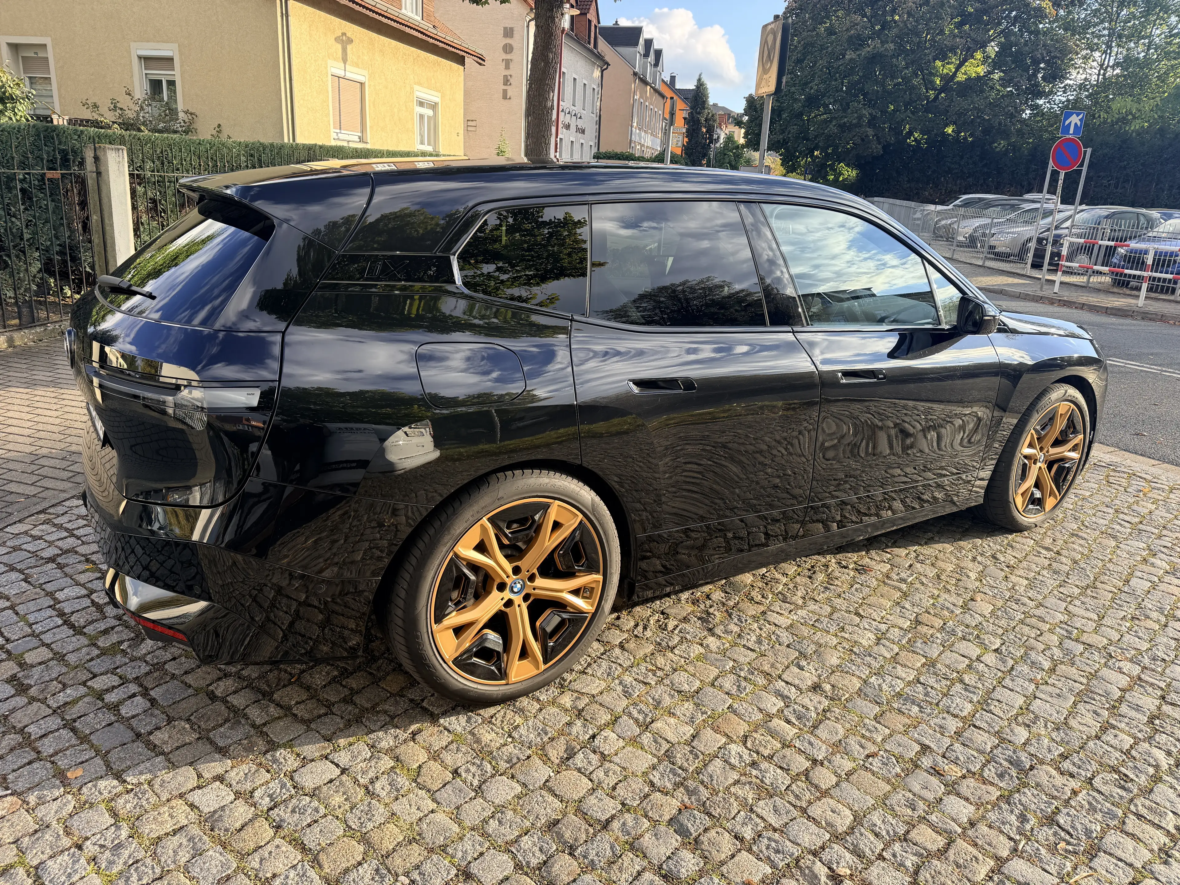 BMW iX 40 Sport — photo 4