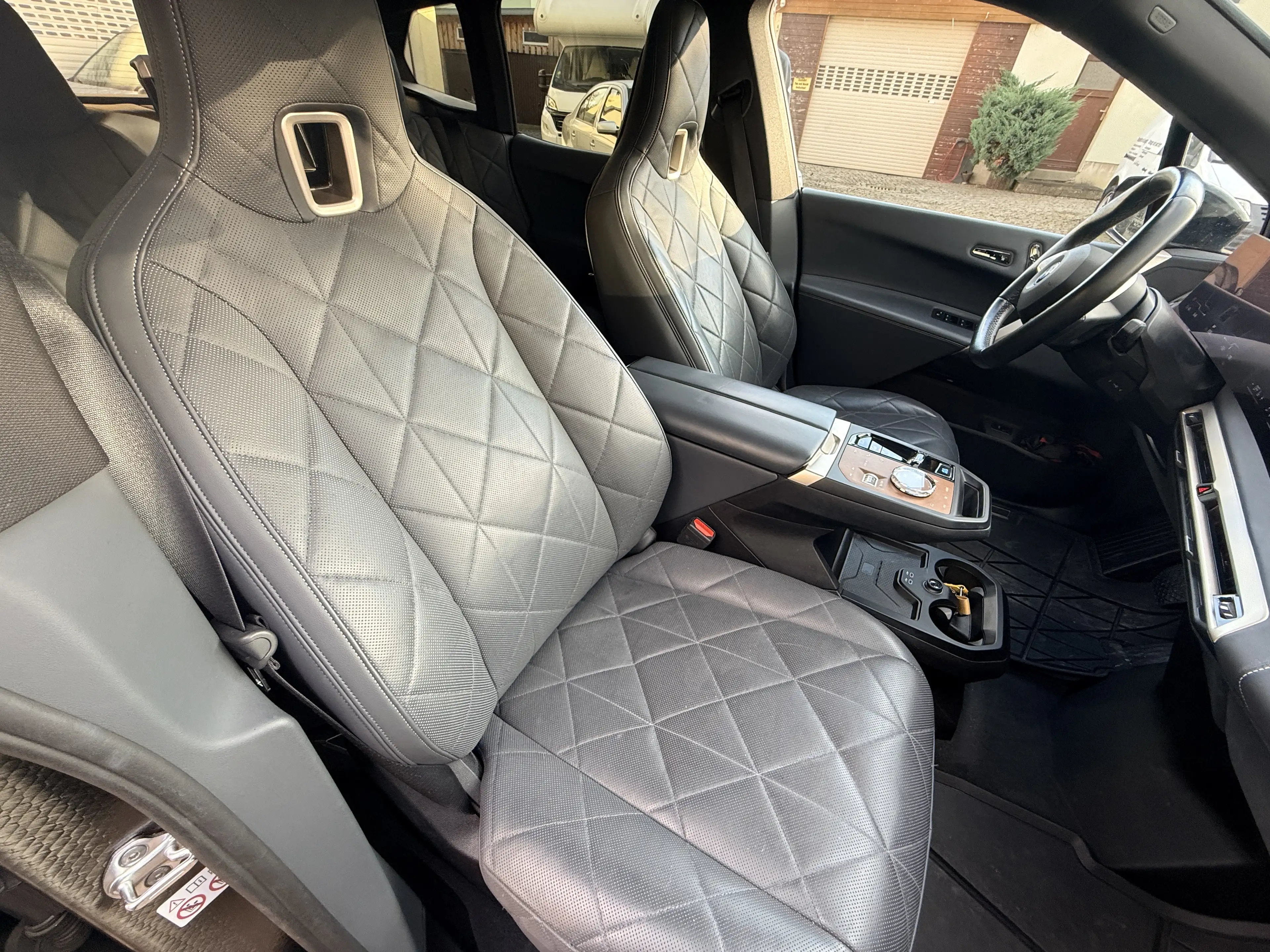 BMW iX 40 Sport — photo 10
