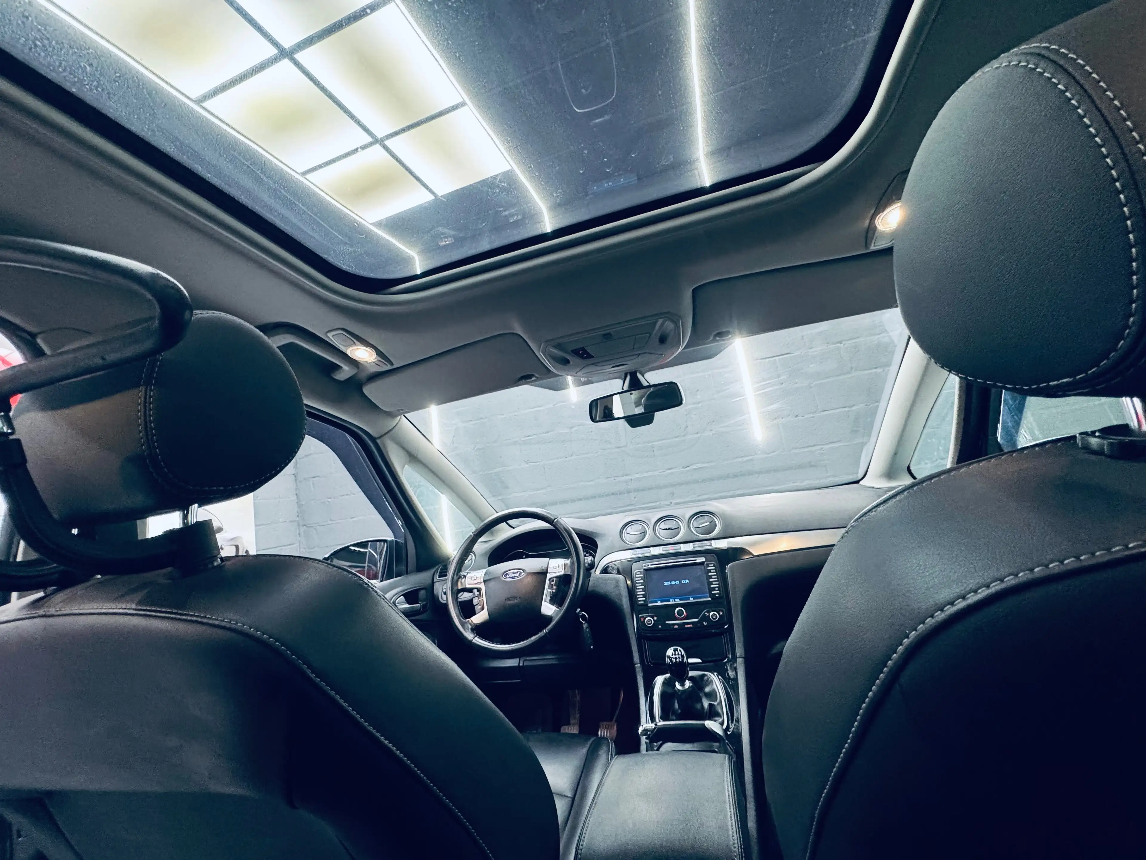 Ford S-Max 2.0 TDCi - Titanium - toit pano - cuir - navigation — photo 13