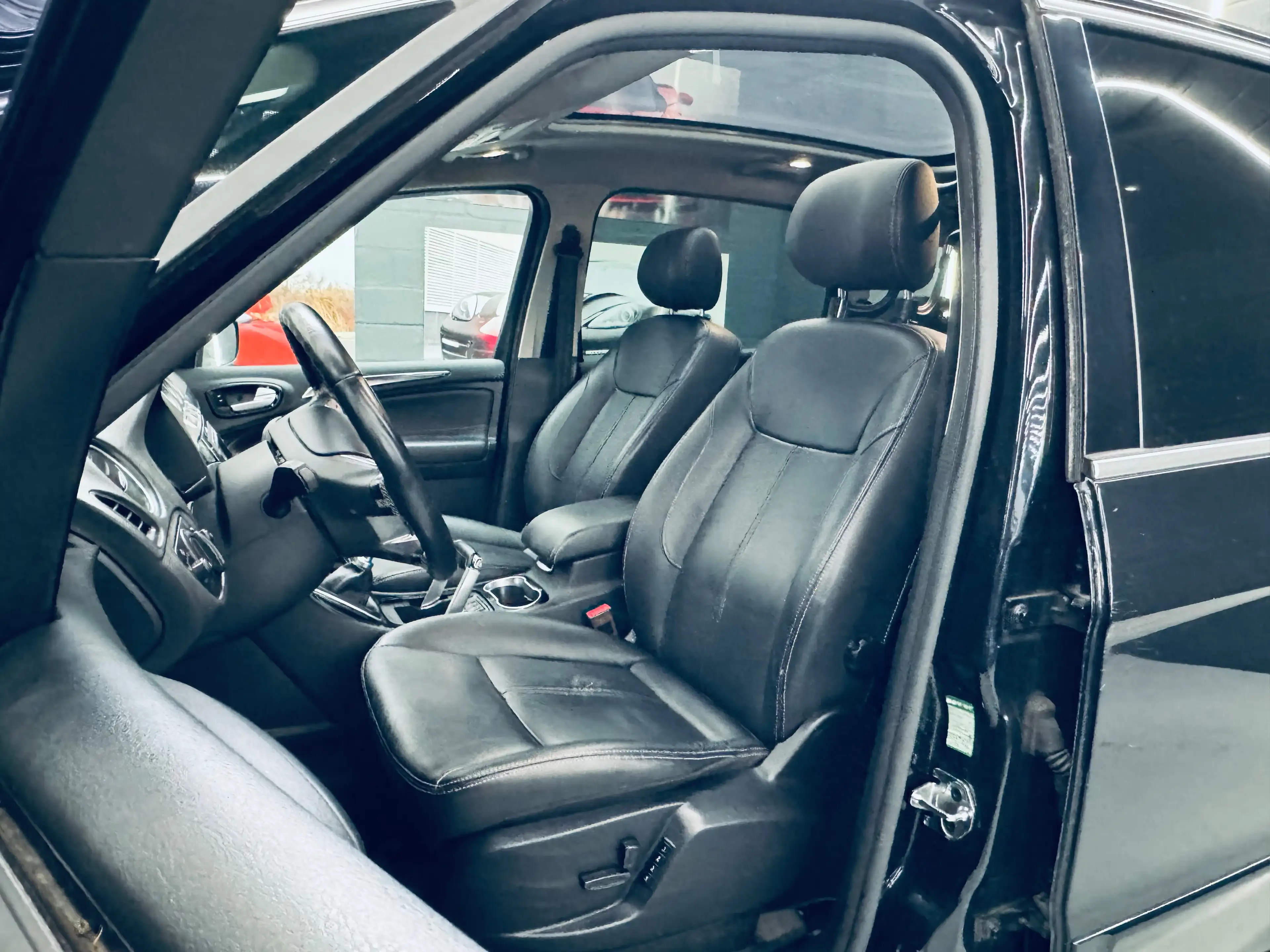 Ford S-Max 2.0 TDCi - Titanium - toit pano - cuir - navigation — photo 5
