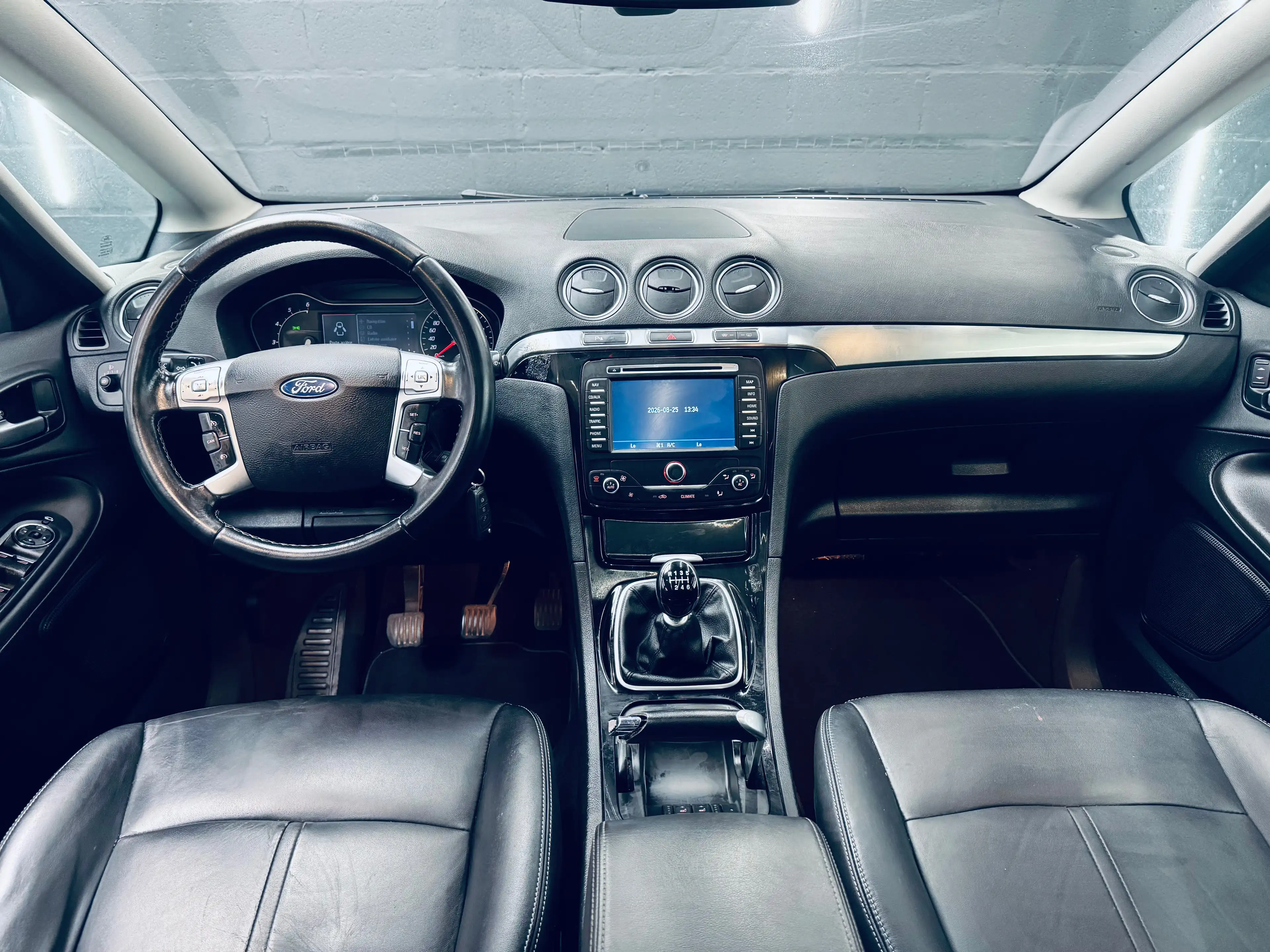 Ford S-Max 2.0 TDCi - Titanium - toit pano - cuir - navigation — photo 12