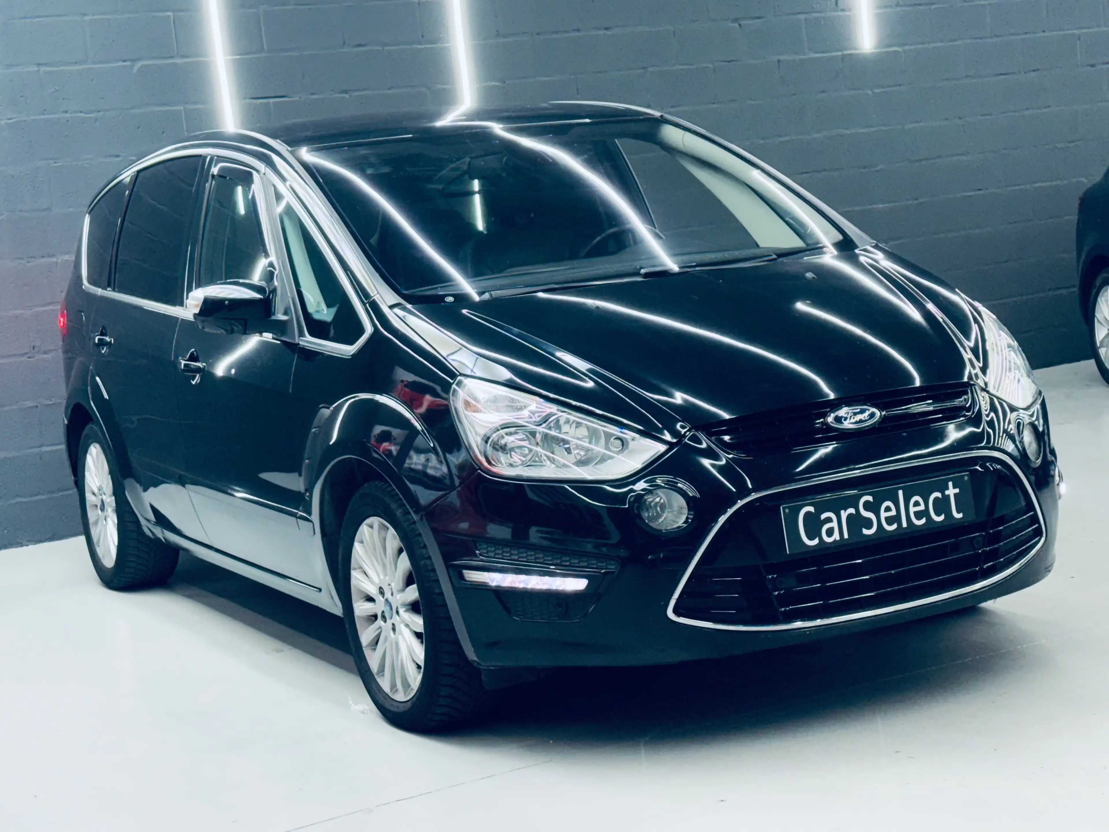 Ford S-Max 2.0 TDCi - Titanium - toit pano - cuir - navigation — photo 4