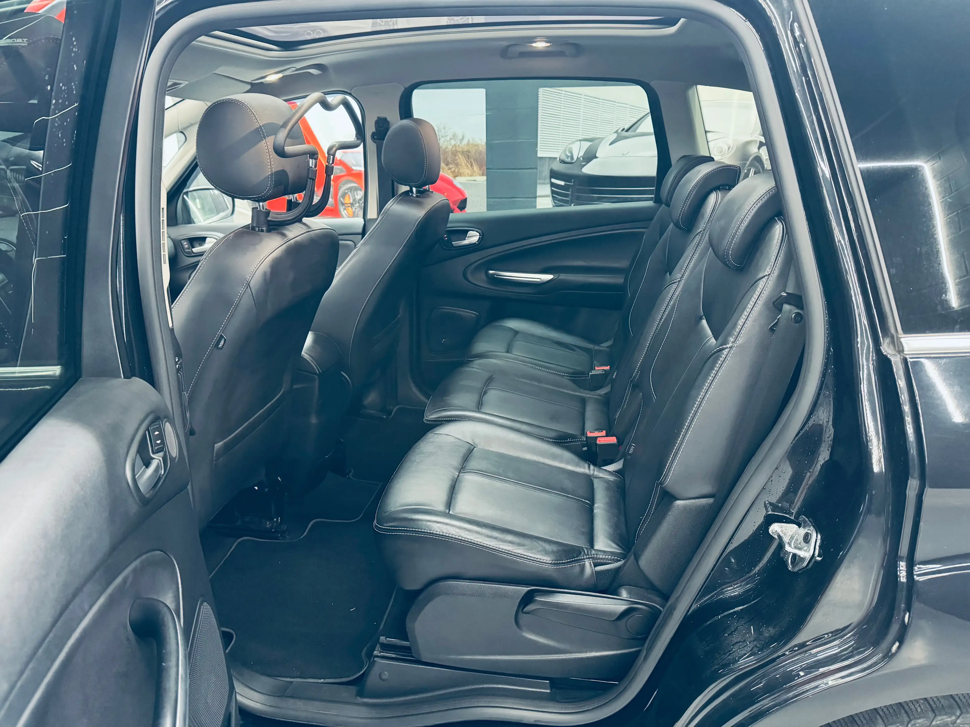 Ford S-Max 2.0 TDCi - Titanium - toit pano - cuir - navigation — photo 11