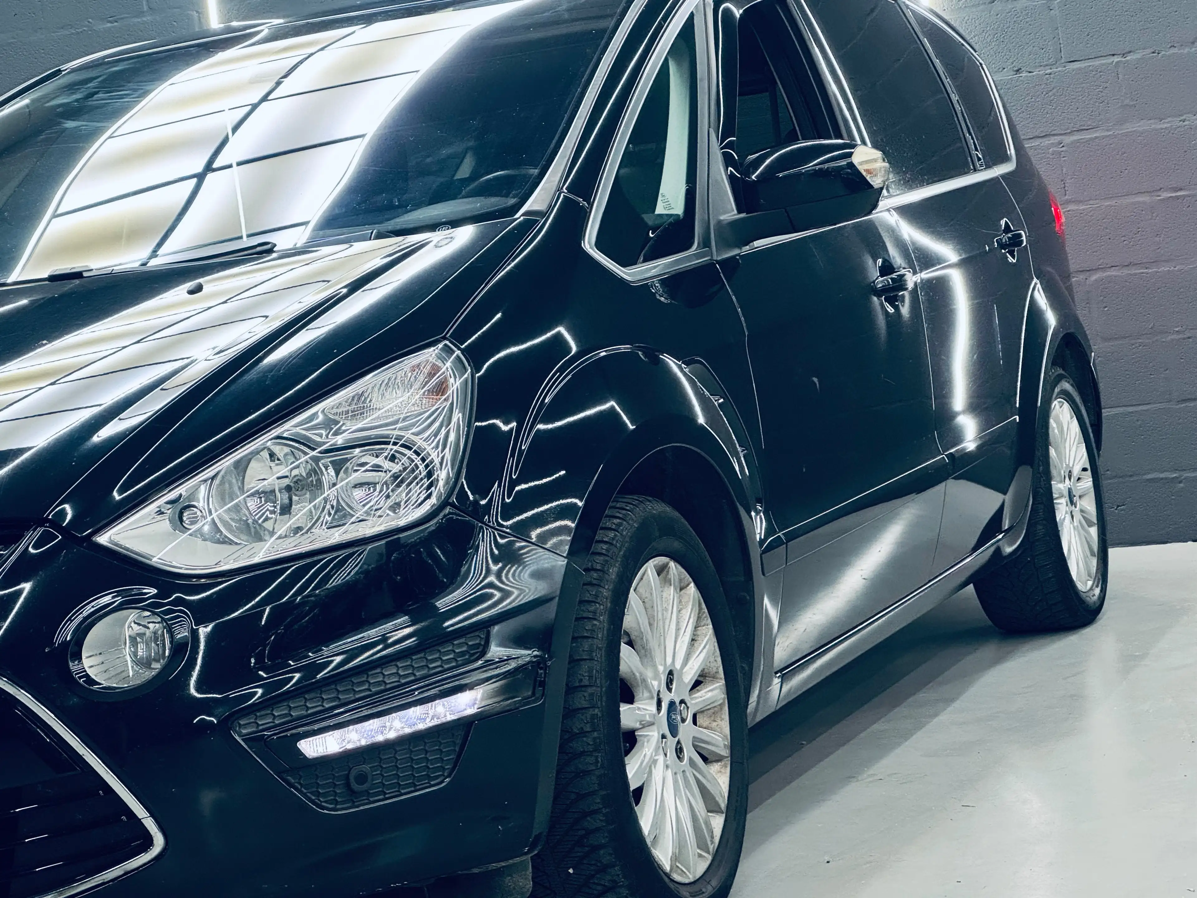 Ford S-Max 2.0 TDCi - Titanium - toit pano - cuir - navigation — photo 2
