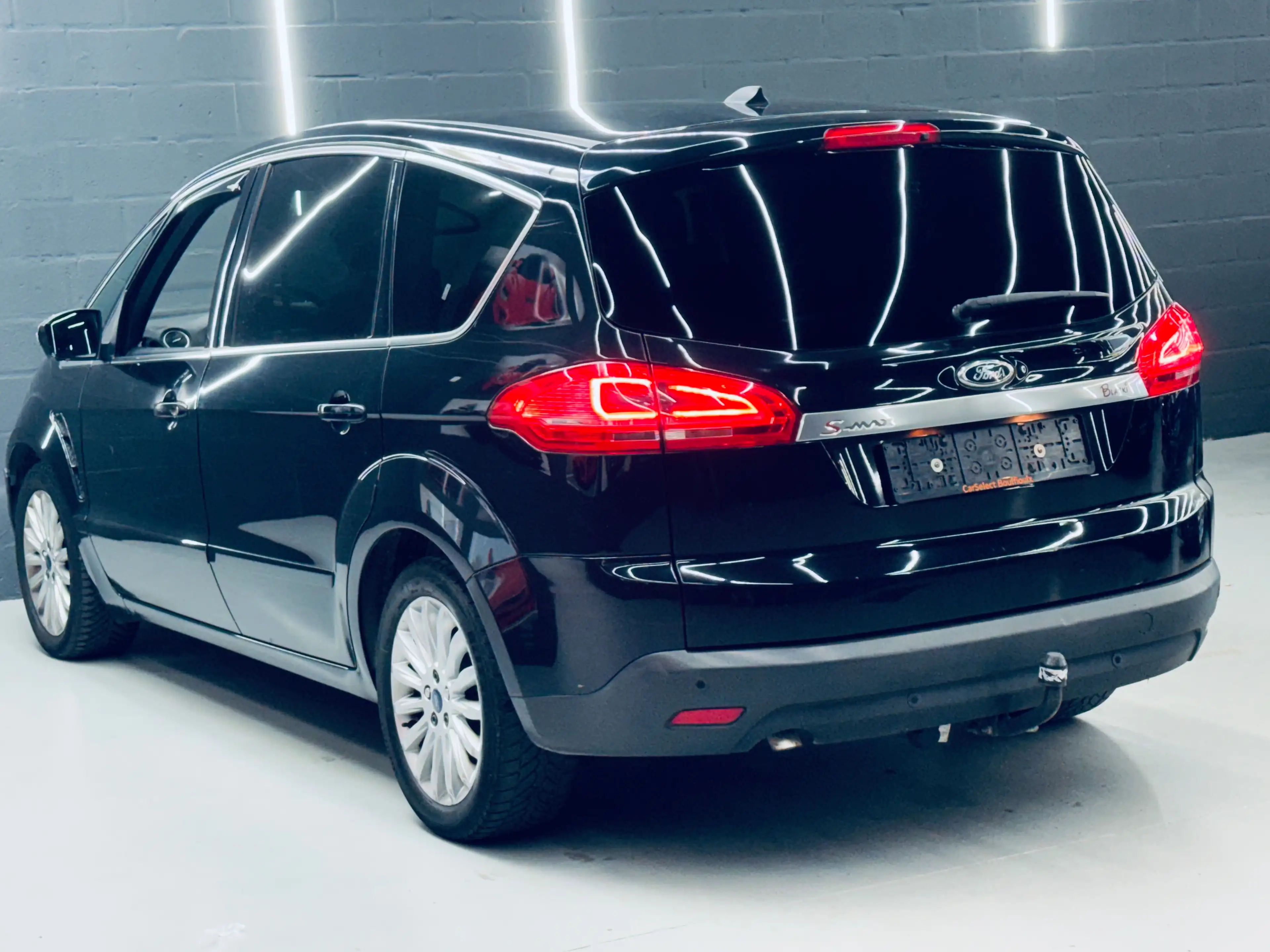 Ford S-Max 2.0 TDCi - Titanium - toit pano - cuir - navigation — photo 6