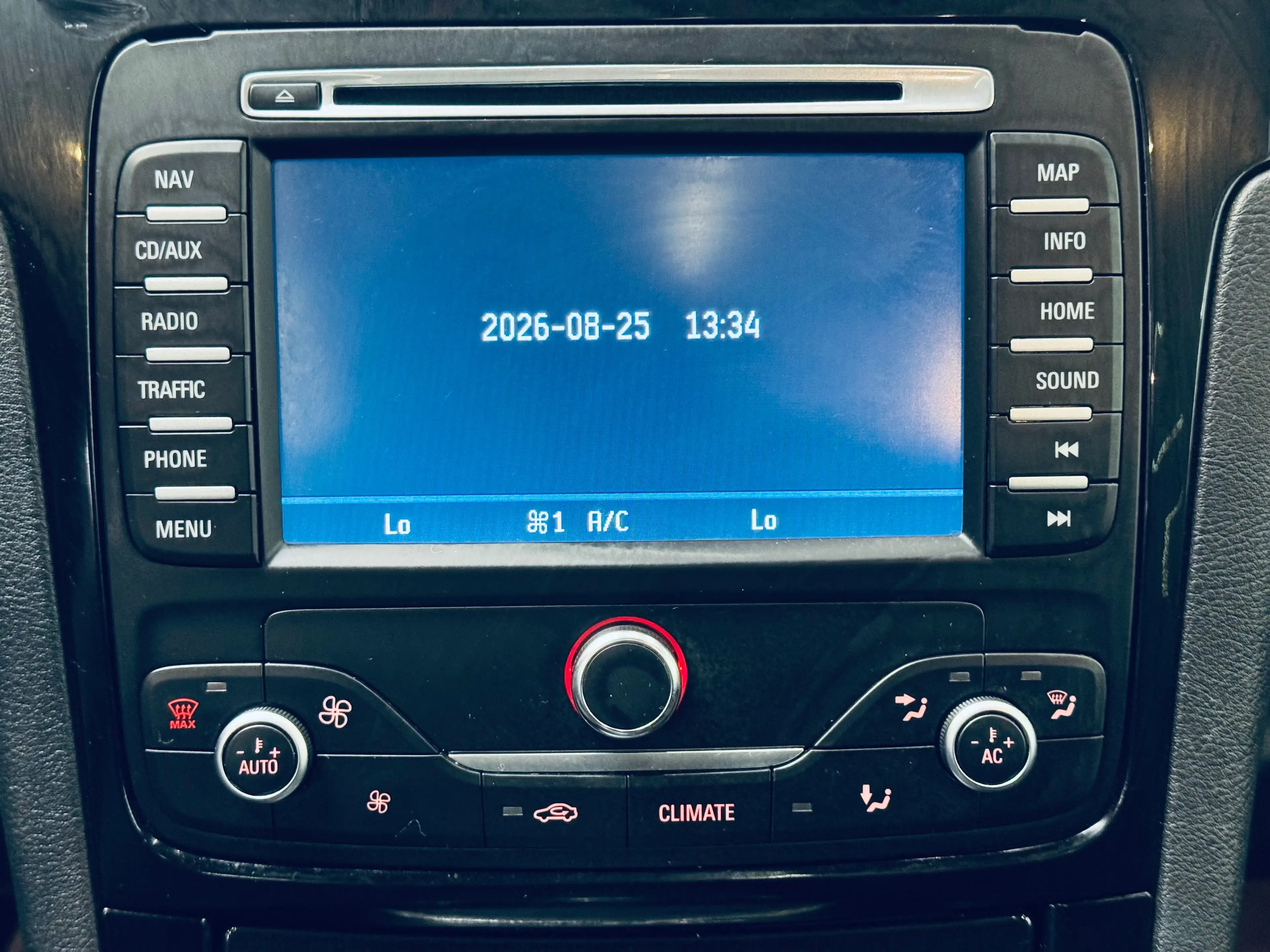 Ford S-Max 2.0 TDCi - Titanium - toit pano - cuir - navigation — photo 15