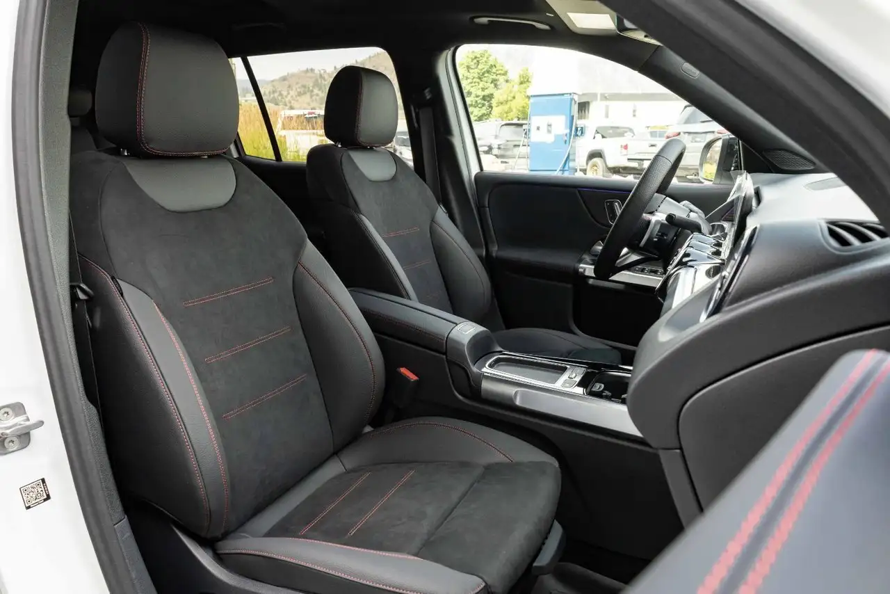 Mercedes-Benz GLB снимка Mercedes-Benz GLB