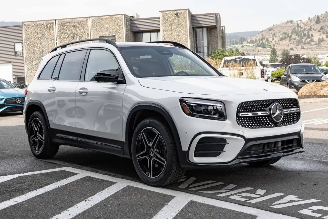 Mercedes-Benz GLB снимка Mercedes-Benz GLB