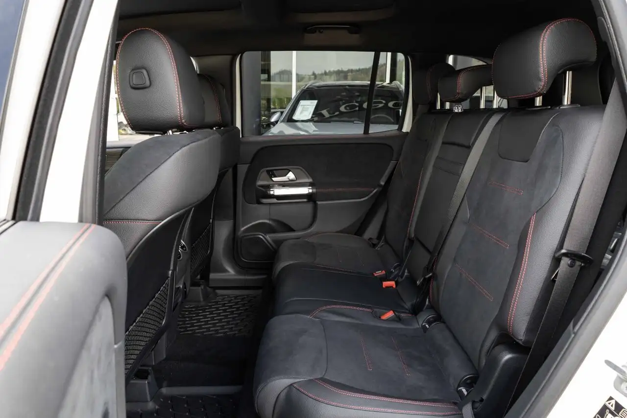 Mercedes-Benz GLB снимка Mercedes-Benz GLB