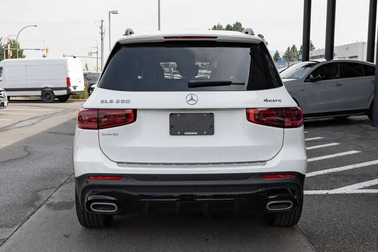 Mercedes-Benz GLB снимка Mercedes-Benz GLB