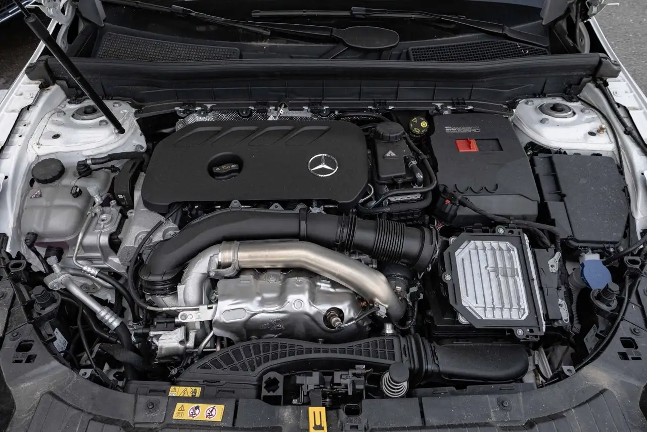 Mercedes-Benz GLB снимка Mercedes-Benz GLB