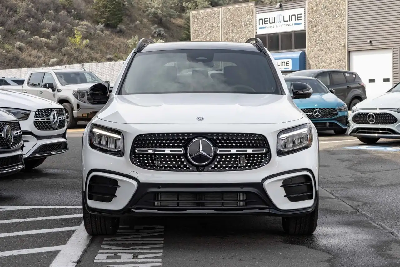 Mercedes-Benz GLB снимка Mercedes-Benz GLB