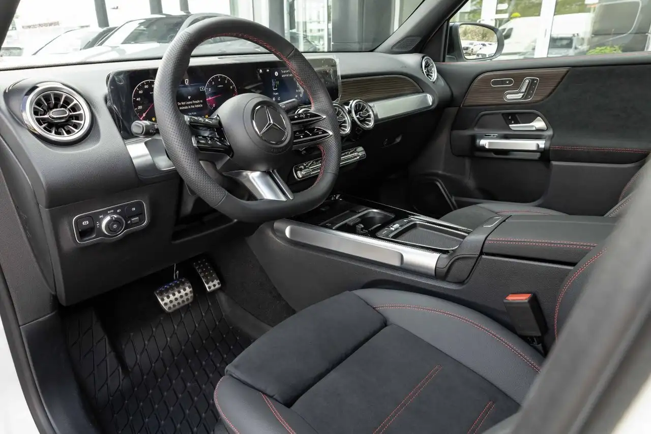 Mercedes-Benz GLB снимка Mercedes-Benz GLB