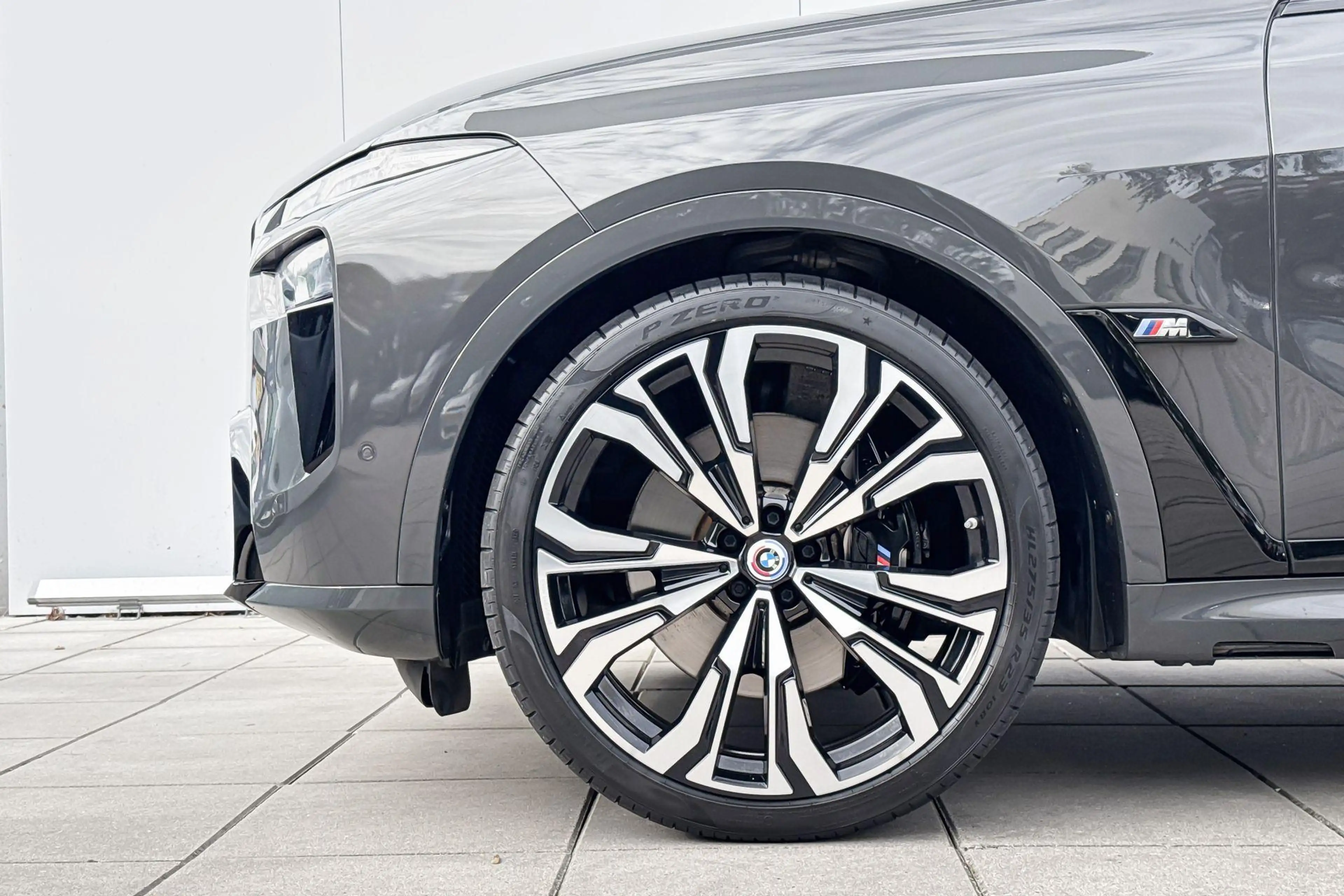 BMW X7 M60i xDrive M-Sport Pro / 23 Inch / 4 Wiel Sturing — photo 3