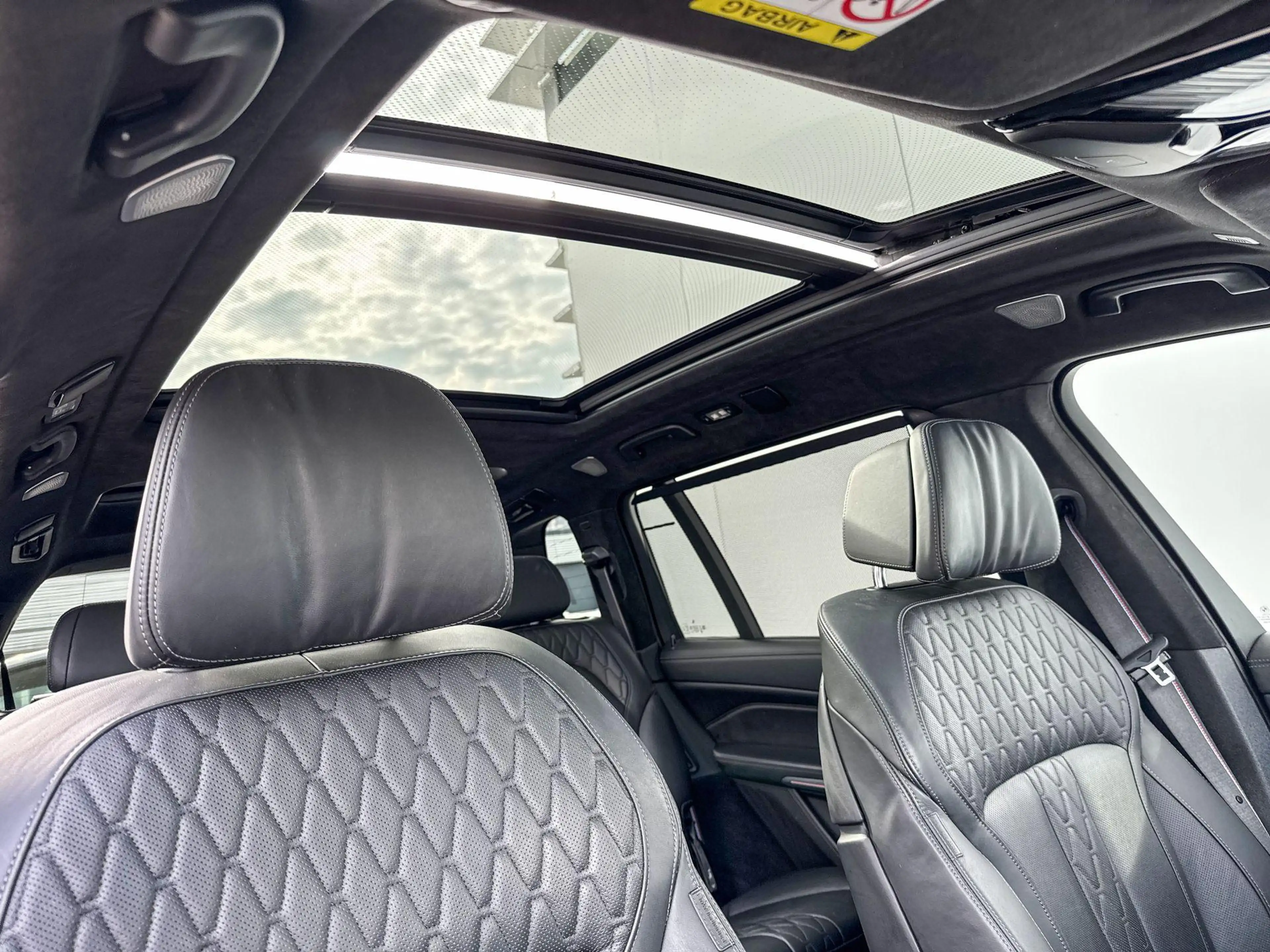 BMW X7 M60i xDrive M-Sport Pro / 23 Inch / 4 Wiel Sturing — photo 9