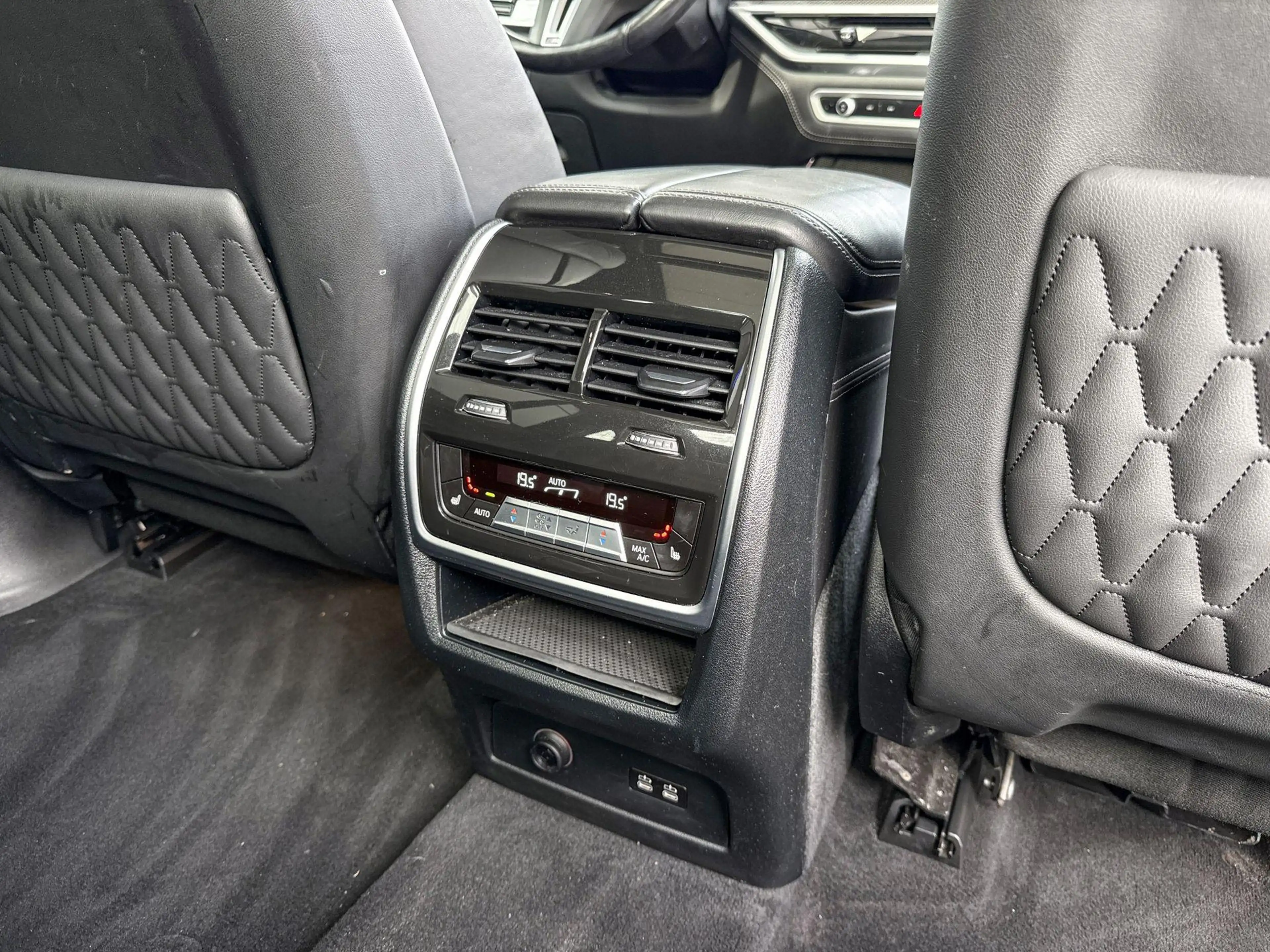 BMW X7 M60i xDrive M-Sport Pro / 23 Inch / 4 Wiel Sturing — photo 14