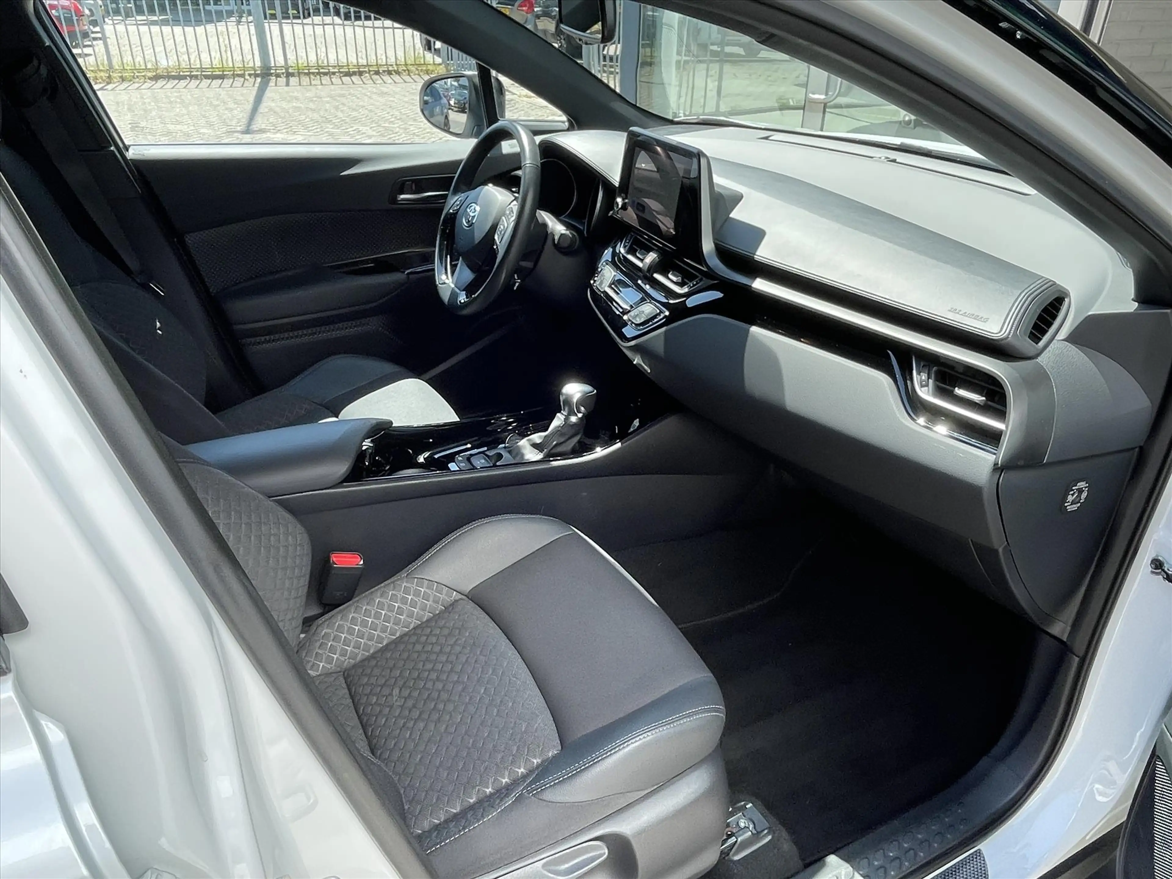Toyota C-HR 2.0 Hybrid 184pk Automaat Dynamic | Carplay & Andr — photo 15