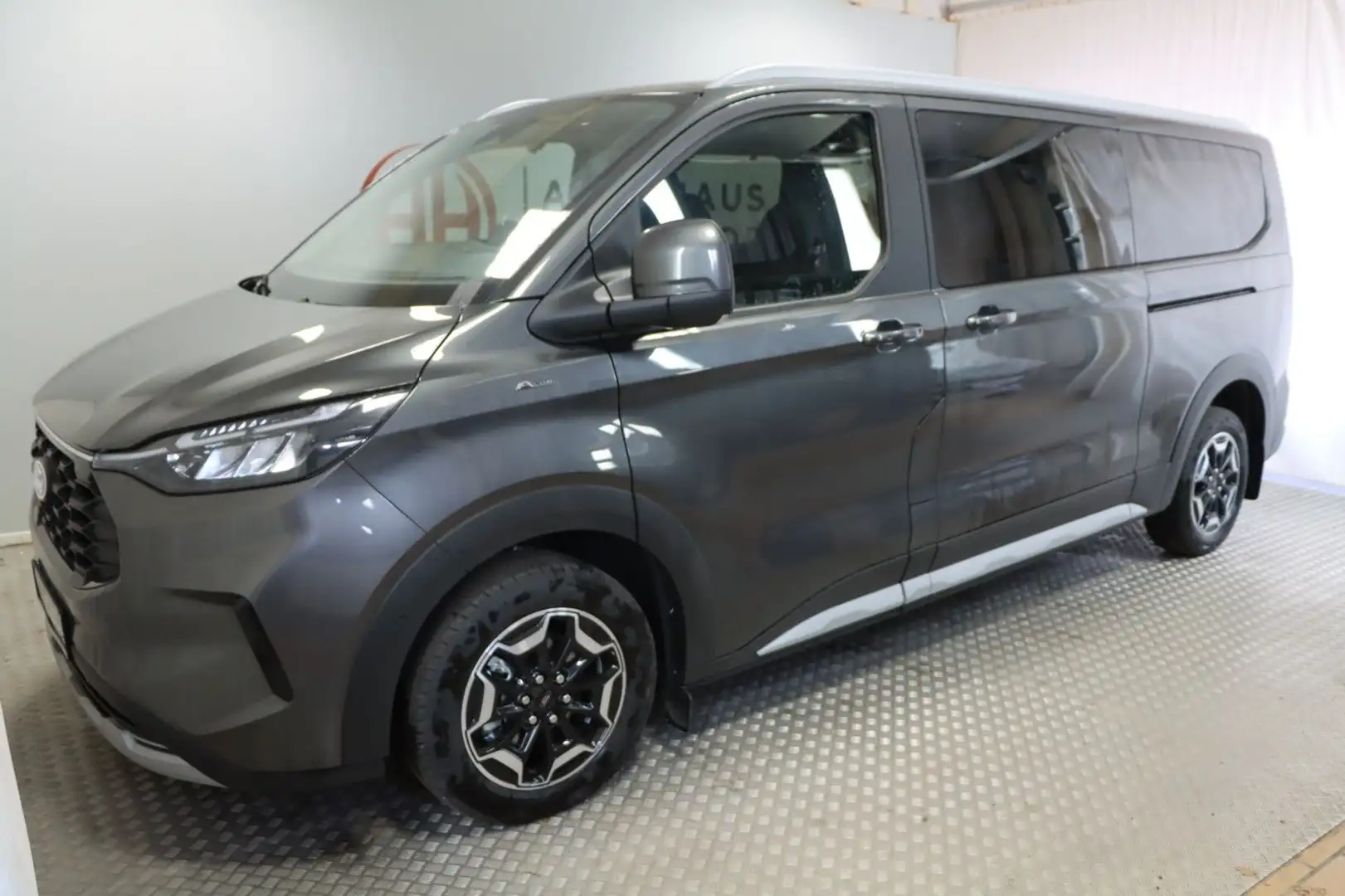 Ford Tourneo Custom 320 L2 Tourneo Active 5 J./200000 Grau - 2