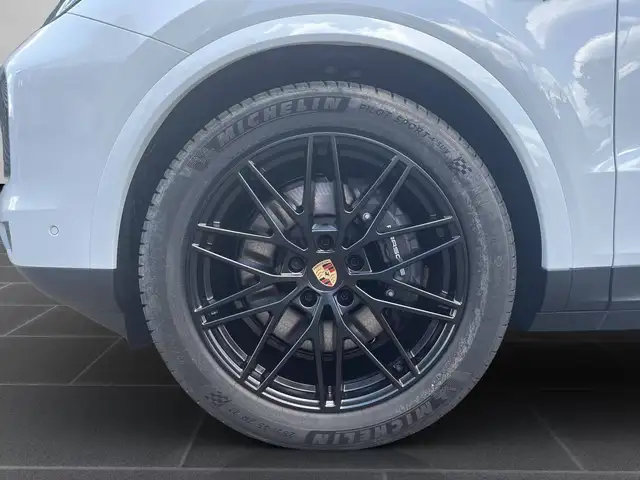 Porsche Cayenne view 5