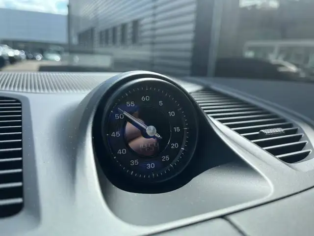Porsche Cayenne view 9