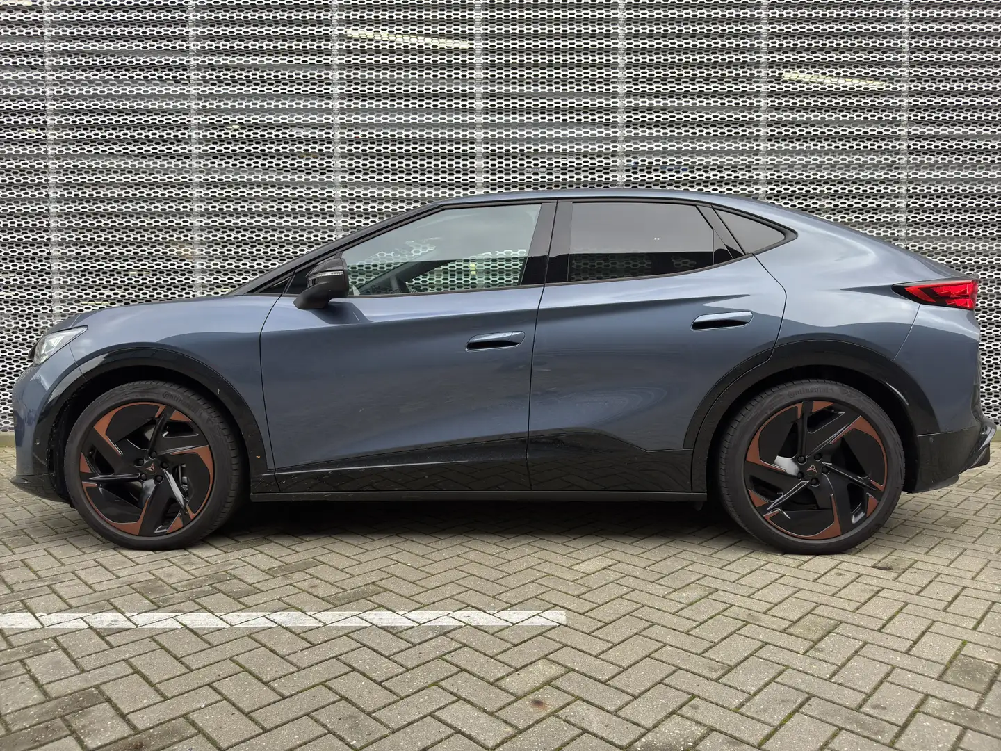 CUPRA Tavascan VZ Adrenaline 82 kWh / 360 graden camera / Panoram Azul - 2