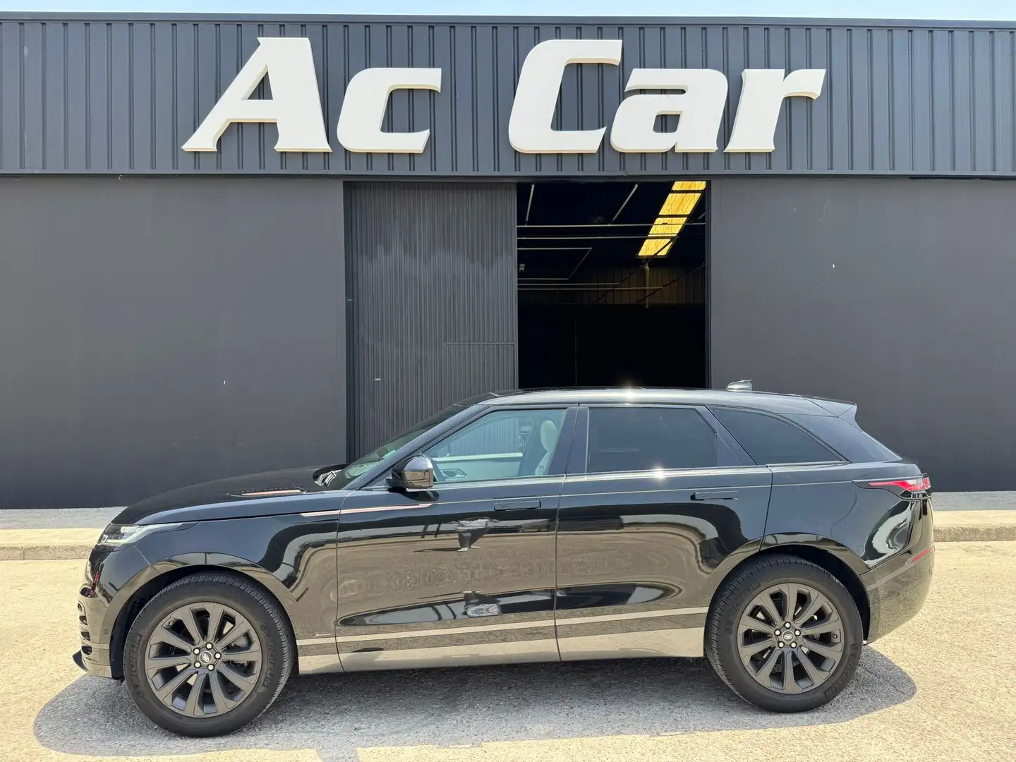 Land Rover Range Rover Velar 3.0D R-Dynamic SE 4WD Aut. 300 Noir - 1