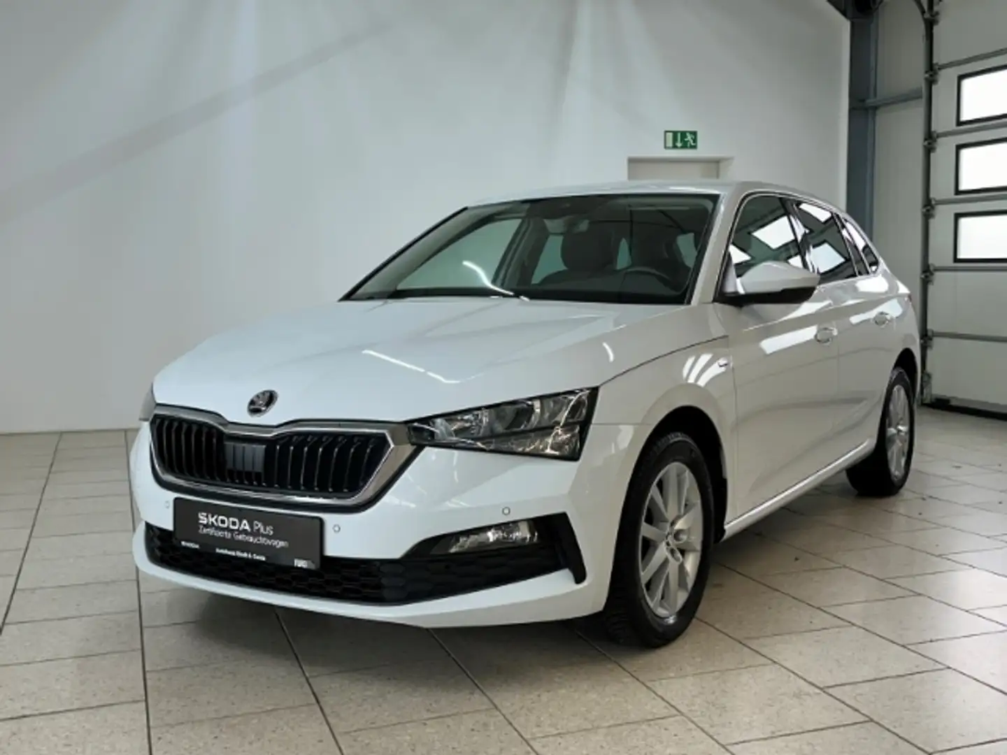 Skoda Scala Ambition 1.0 TSI Navi SHZ Kamera PDC v+h Weiß - 2