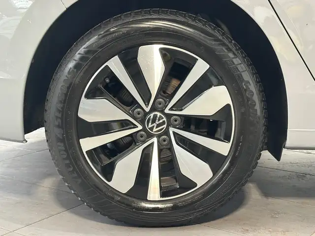 Volkswagen Golf view 3