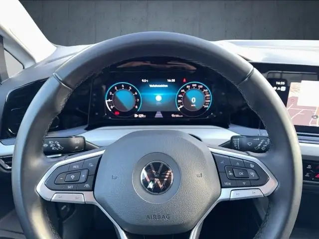 Volkswagen Golf view 10