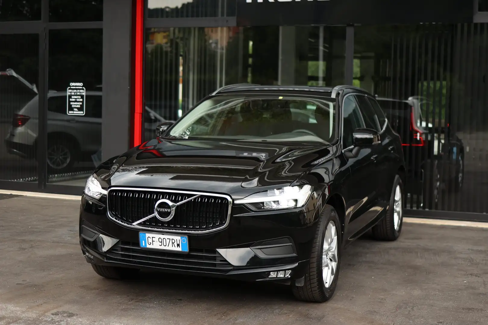Volvo XC60 XC60 II 2018 2.0 b4 Momentum Pro awd auto Nero - 1