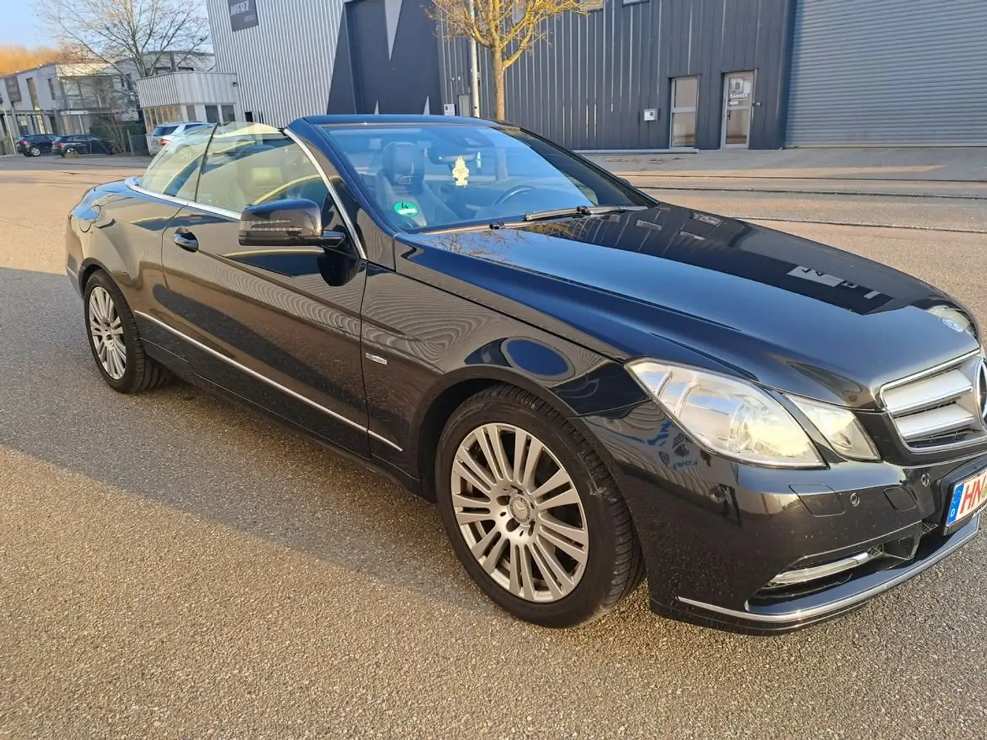 Mercedes-Benz E 200 E 200 CGI BlueEfficiency (207.448) Cabrio Schwarz - 2