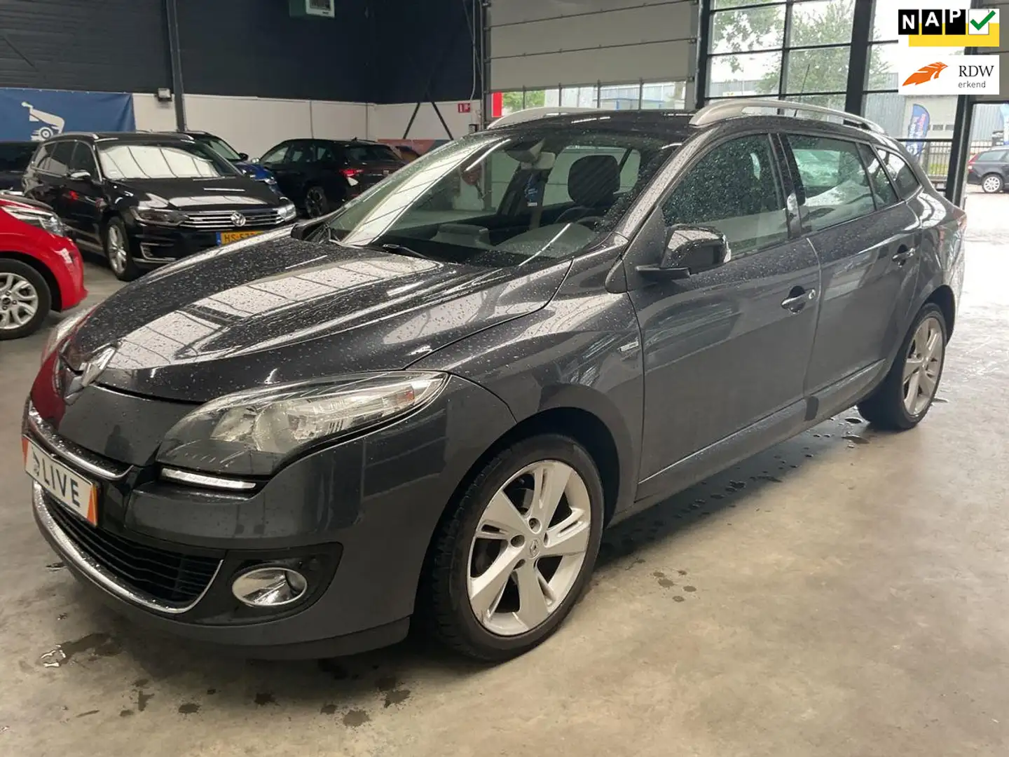 Renault Megane Estate 1.2 TCe Bose / 32-ZFF-4 / NL PRIJS 3399 Grijs - 1