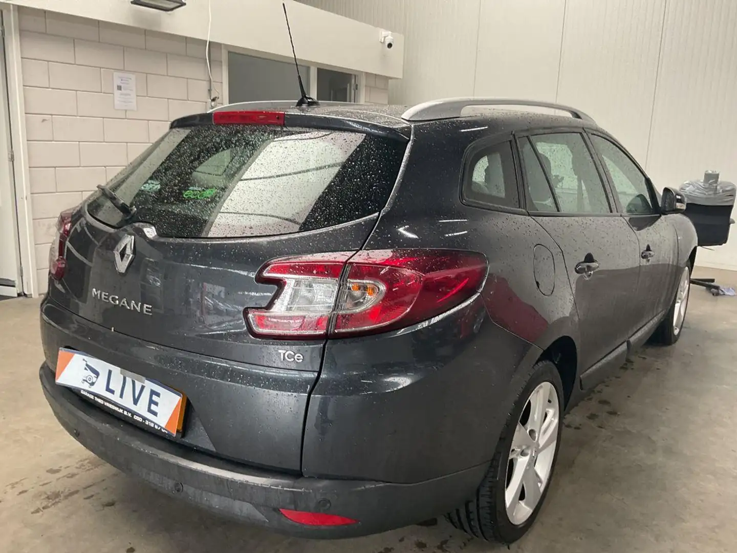 Renault Megane Estate 1.2 TCe Bose / 32-ZFF-4 / NL PRIJS 3399 Grijs - 2