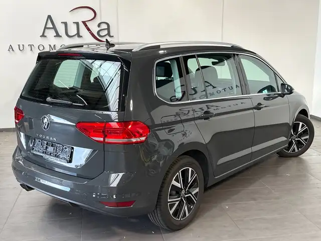 Volkswagen Touran view 5
