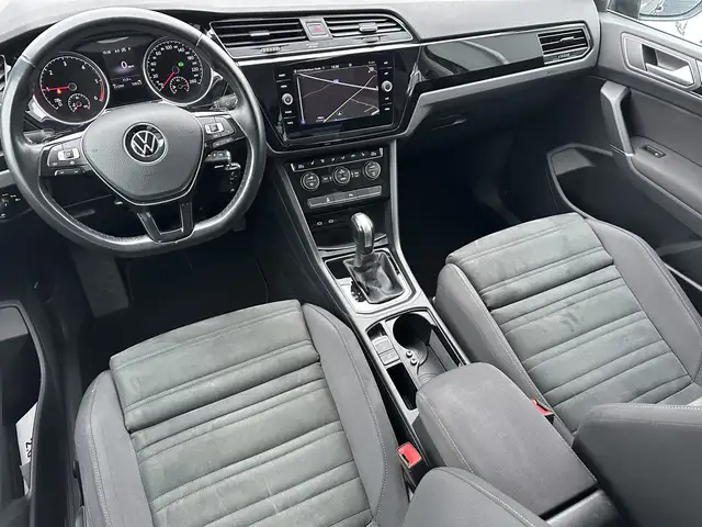 Volkswagen Touran view 11