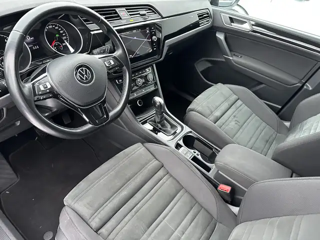 Volkswagen Touran view 8