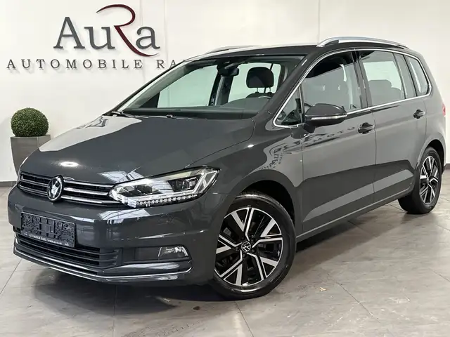 Volkswagen Touran view 2