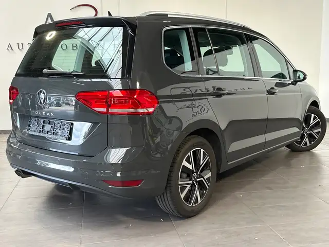 Volkswagen Touran view 4