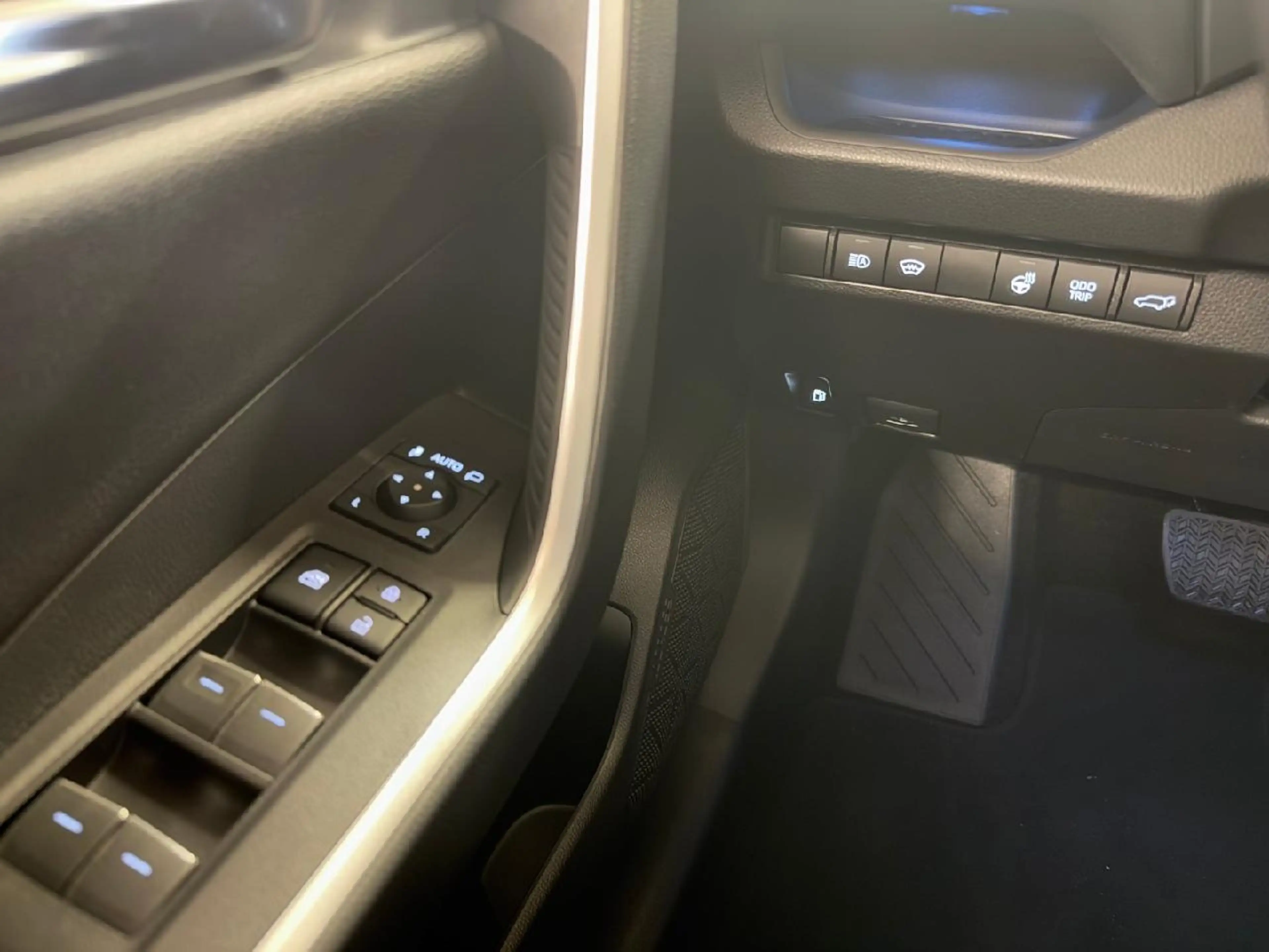 Suzuki Across 2.5 Plug-In Hybrid Comfort+ E-Four — photo 14