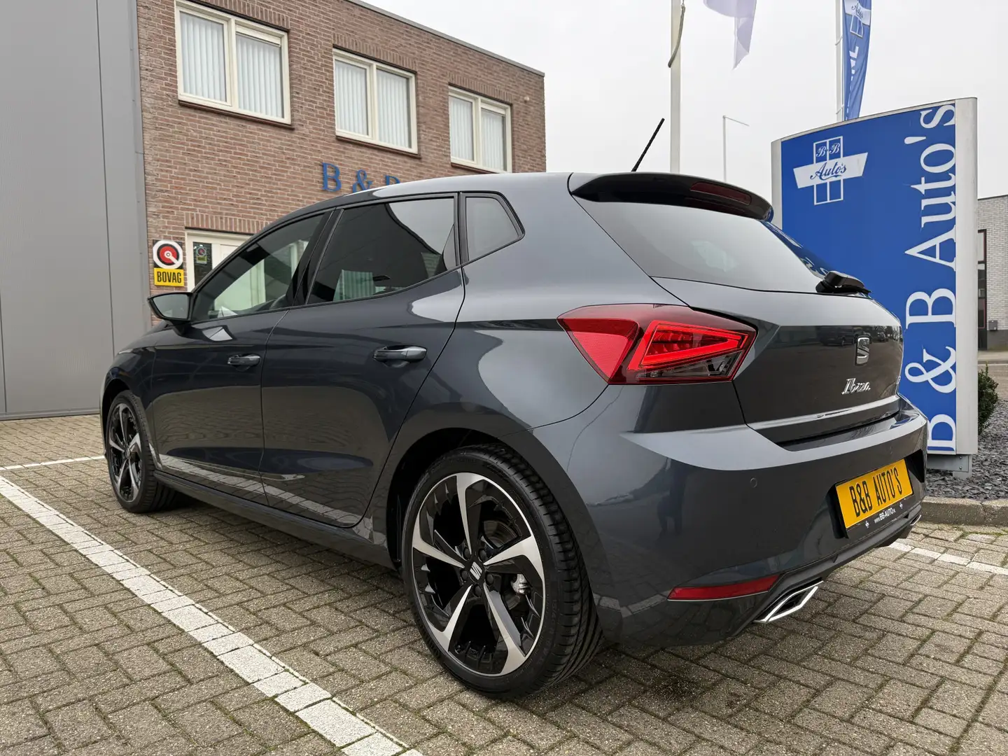 SEAT Ibiza 1.0 EcoTSI 116pk FR Business Connect l 18 INCH l A Grau - 2