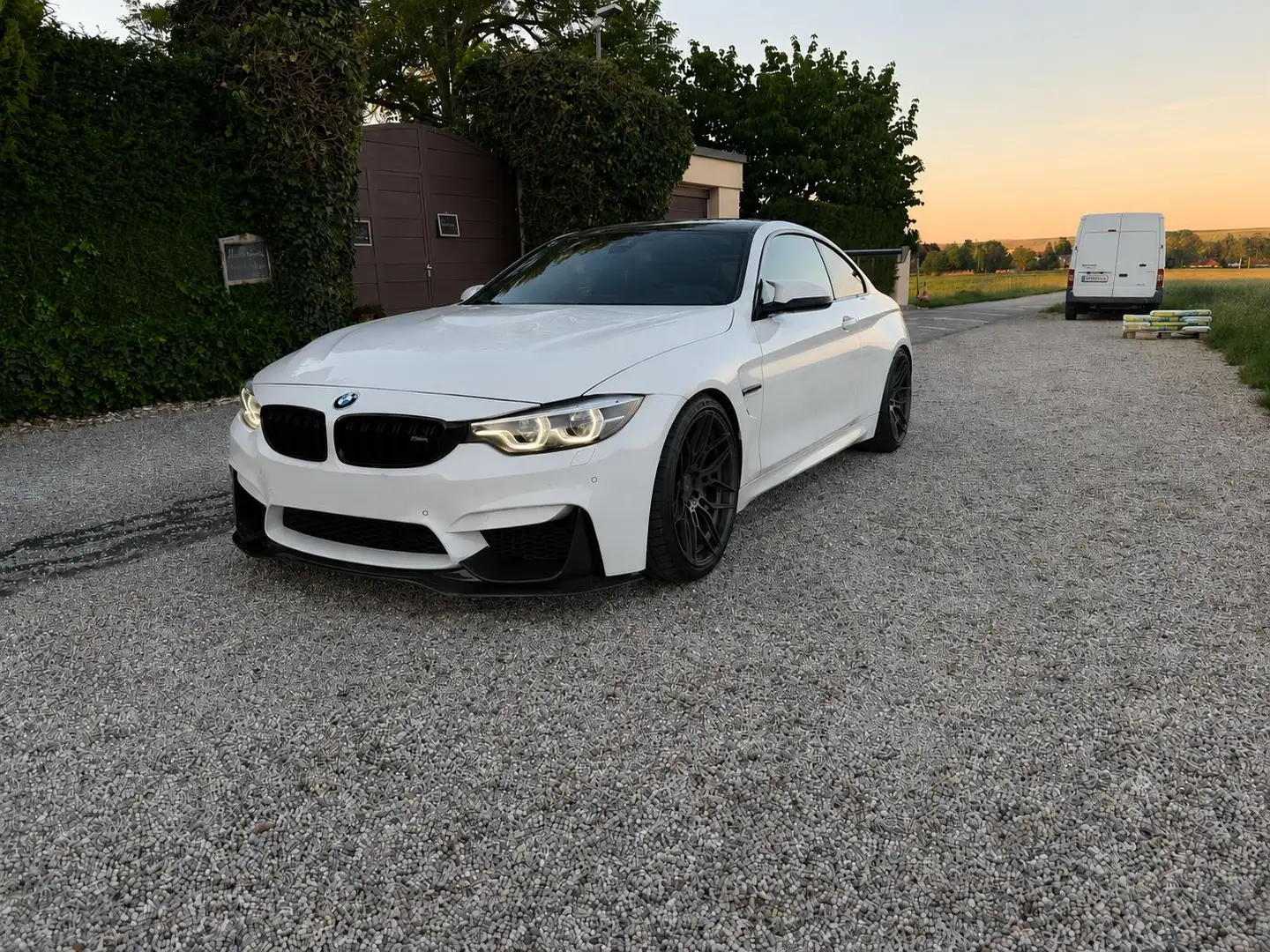 BMW M4 M-DKG - 2