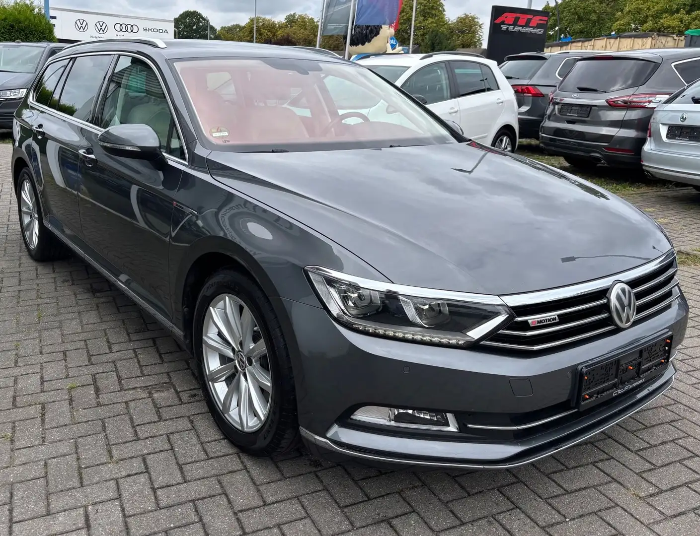 Volkswagen Passat Variant Passat Highline 4Motion/R-Line Sport-Paket Grau - 2