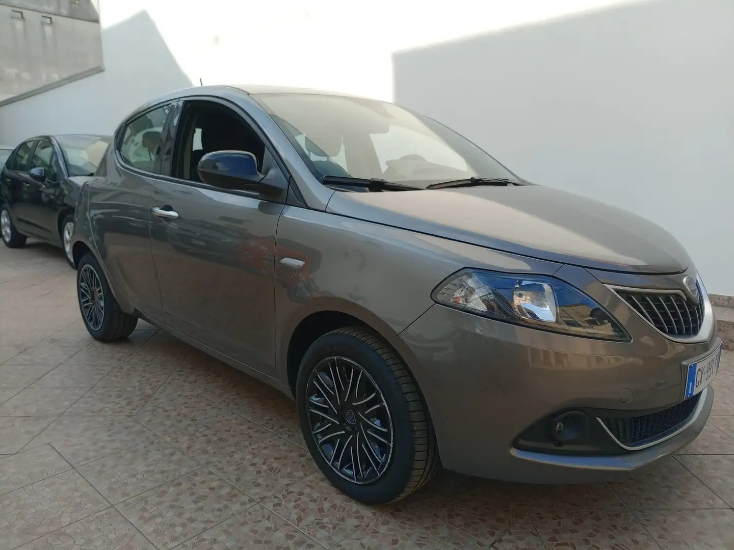 Lancia Ypsilon 1.0 firefly hybrid Gold Plus s&s 70cv Grigio - 2