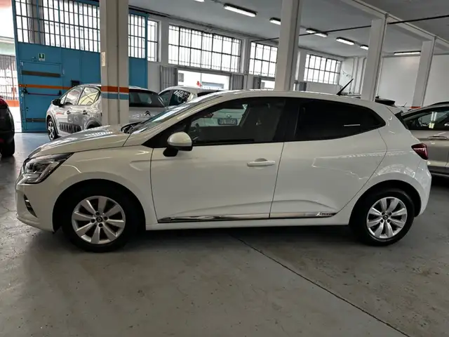 Renault Clio view 2