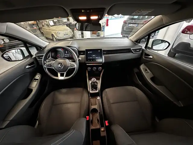 Renault Clio view 9