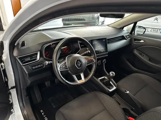 Renault Clio view 15