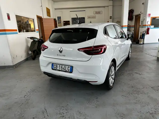 Renault Clio view 4