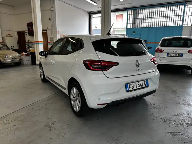 Renault Clio view 3