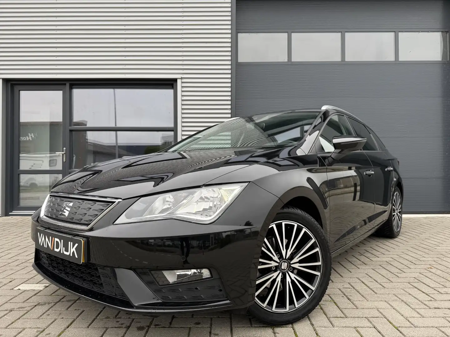 SEAT Leon ST 1.0 EcoTSI Style Business Intense ✓Navigatie ✓A Zwart - 2